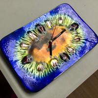 orologio da parete brutalista in rame smaltato