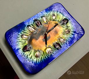 orologio da parete brutalista in rame smaltato