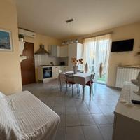 Bilocale con ampio giardino