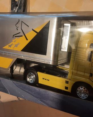 modellini di camion 1:32 nuovi sigillati 