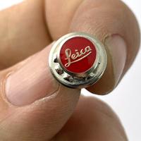 Spilla Leica