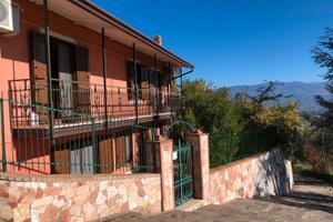 Villa Abitabile con Giardino e Mansarda Rustica
