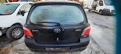 TOYOTA YARIS 2001 - PORTELLONE POSTERIORE
