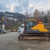 Escavatore Volvo EC250E NL con benna