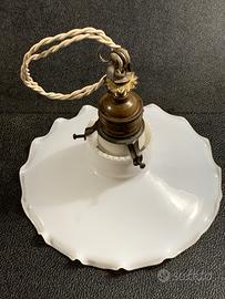 Lampadario a fazzoletto-vetro opalino bianco 1940