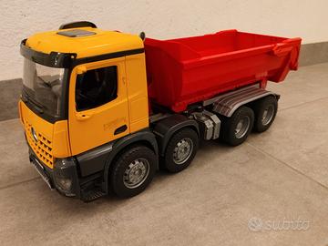 Camion movimentazione terra Bruder