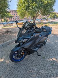 YAMAHA TMAX 560