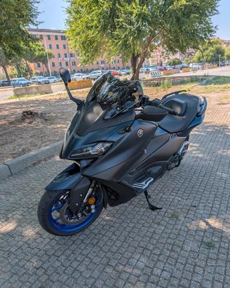 YAMAHA TMAX 560