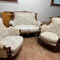 DIVANO E DUE POLTRONE  STILE CLASSICO
