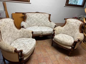 DIVANO E DUE POLTRONE  STILE CLASSICO