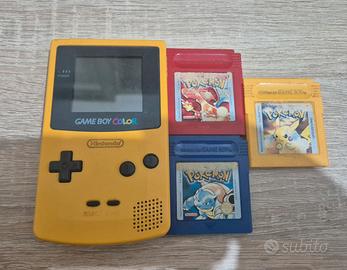 Game Boy color giallo + pokemon rosso, blu, giallo