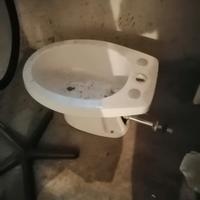 Si regalano bidet e lavandino con colonna