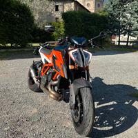 KTM 1290 SUPER DUKE R