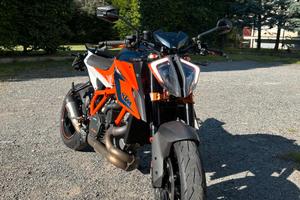 KTM 1290 SUPER DUKE R