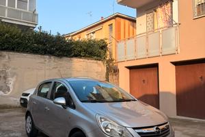 Opel corsa 1.2 benzina neopatentati