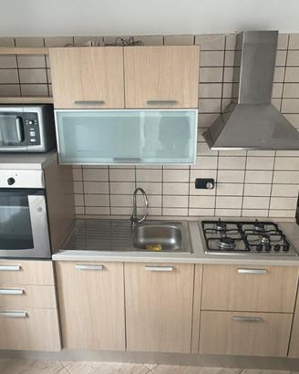 Mobilio cucina comprensivo di frigo e forno