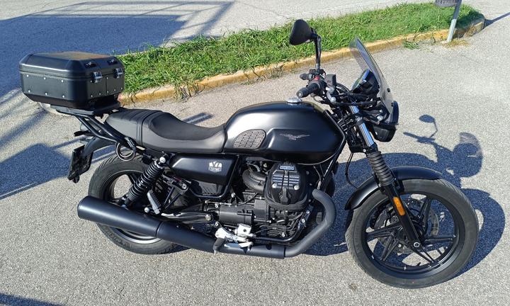 Moto Guzzi V7 Stone - 2023