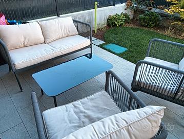 Tavolino e sedie da esterni