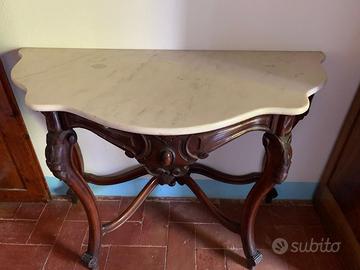 Consolle antica in legno intagliato
