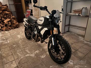 Ducati scrambler dark pro 1100