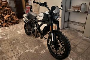 Ducati scrambler dark pro 1100