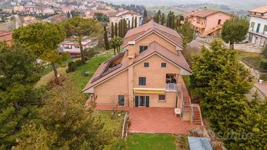 Villa di lusso in stile classico e con finiture di