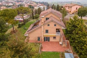 Villa di lusso in stile classico e con finiture di