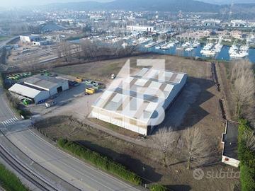 CAPANNONE E AMPIO TERRENO - MONFALCONE / PORTO