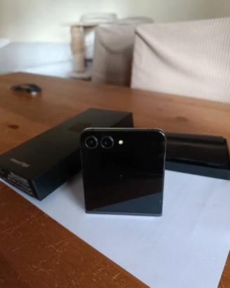 Samsung Galaxy Z Flip5 SM-F731B - 512GB - Graphite