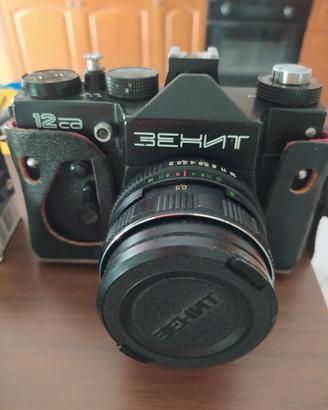 macchina fotografica con rullino e flash