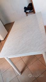 Tavolo da bianco moderno