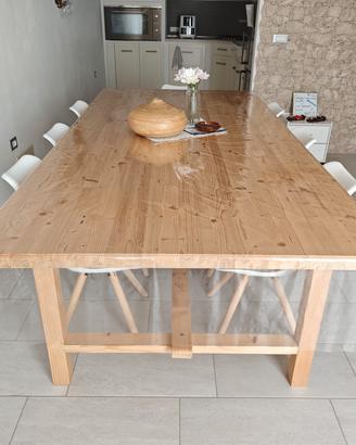 Tavolo in legno per 14 posti