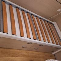 Letto singolo con doghe e cassetti