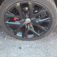 4 cerchi r17 VW ORIGINALI con 4 gomme al 80%