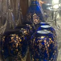 Servizio in vetro blu e dorato