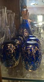 Servizio in vetro blu e dorato