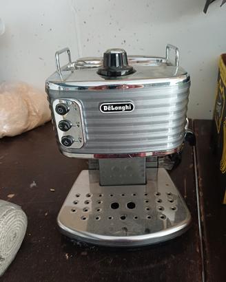 macchina caffe' delonghi