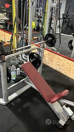 Panca inclinata bilanciere technogym