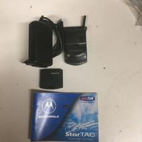 Vecchi cellulari  e caricabatteria