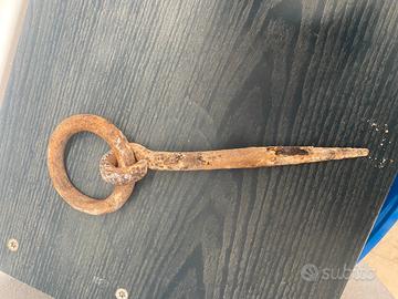 Anello antico forgiato a mano per legare gli anima