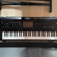 Korg Kronos X - 73 con case