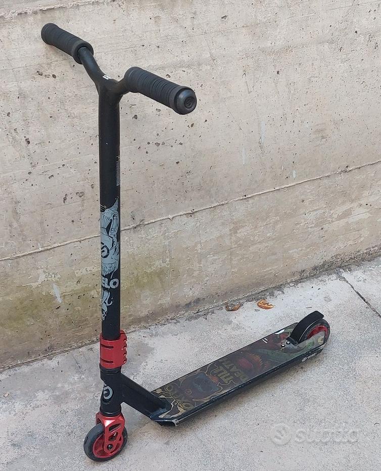 Monopattino freestyle oxelo Sports e attrezzatura sportiva usata