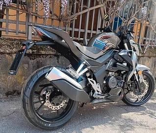 Um XTREET 125-MOTORE A LIQUIDO