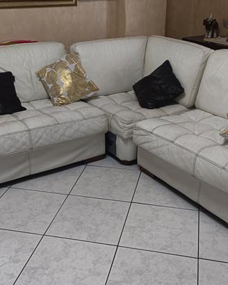 Divano in pelle bianco