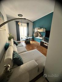 Divano 4 posti con penisola a destra