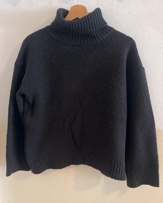 Maglione nero collo alto caldo