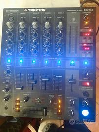 Mixer Behringer 750