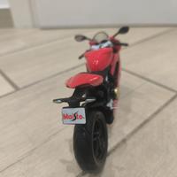 Modellino ducati 1199 motocycles scala 1/12