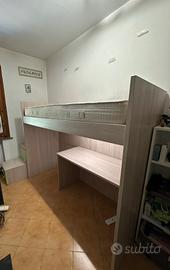 Letto a soppalco con scrivania in ottime condizion