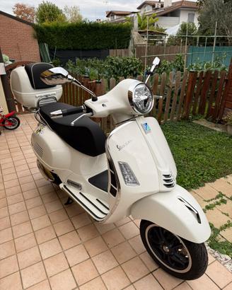 Vespa 300 GTS  Super anno 2024